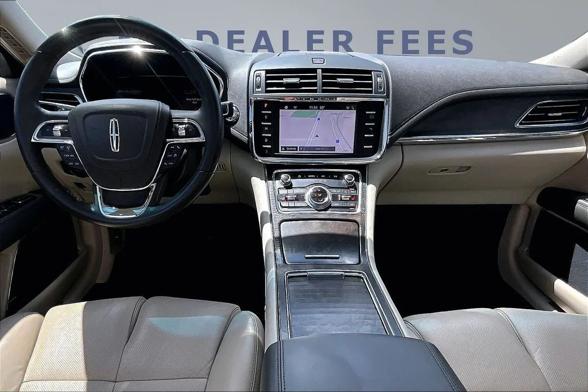 Used 2017 Blue Lincoln Select image 7