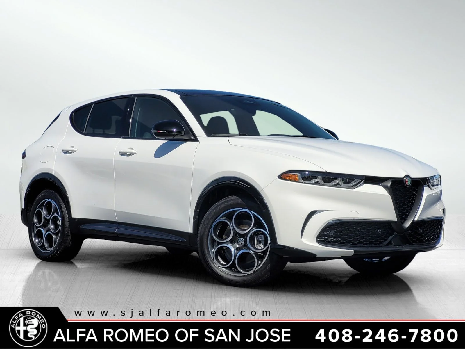 New 2025 Milano White Exterior Paint Alfa Romeo Base image 1