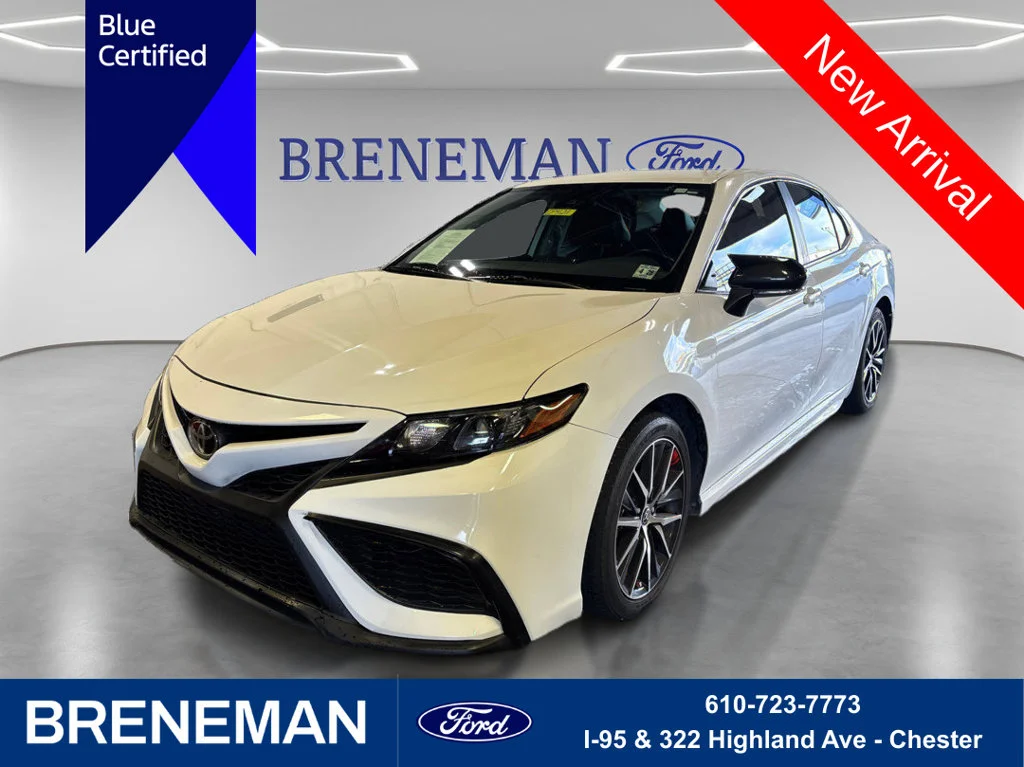 Used 2023 Ice Toyota SE image 1