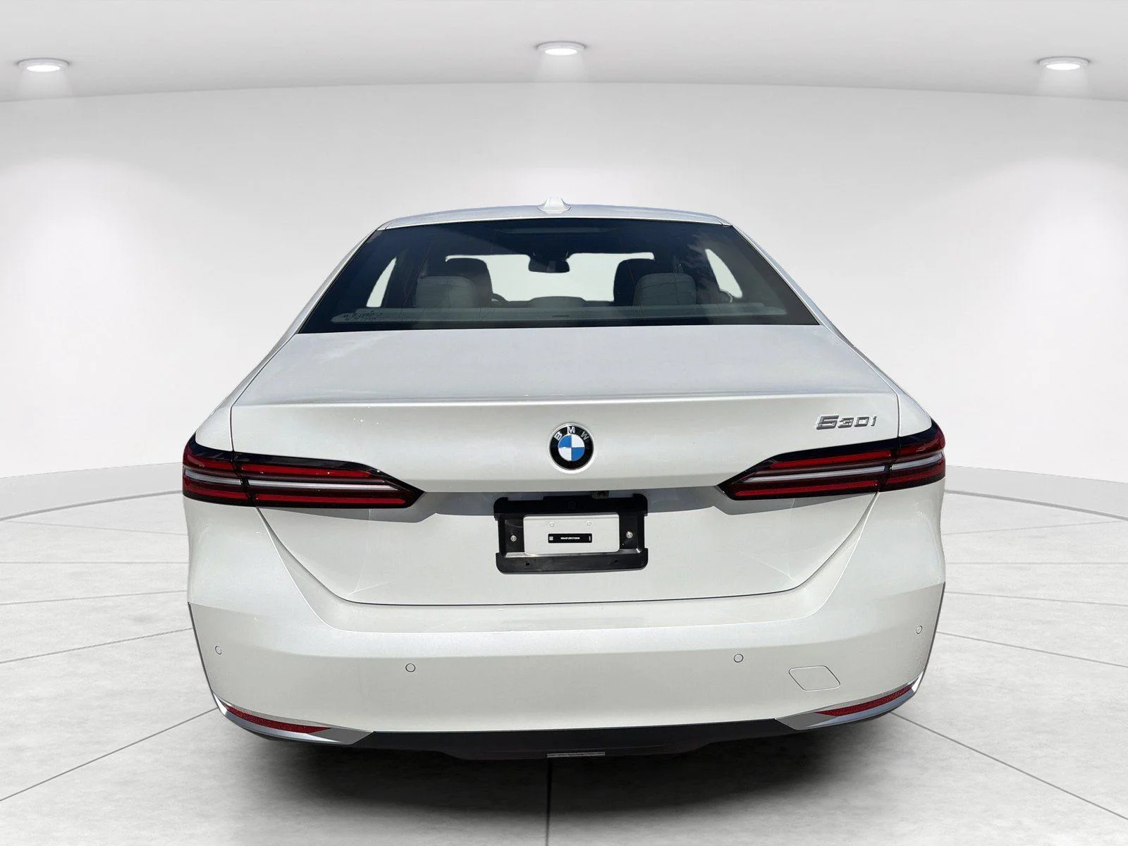 New 2027 Mineral White Metallic BMW 530i image 5