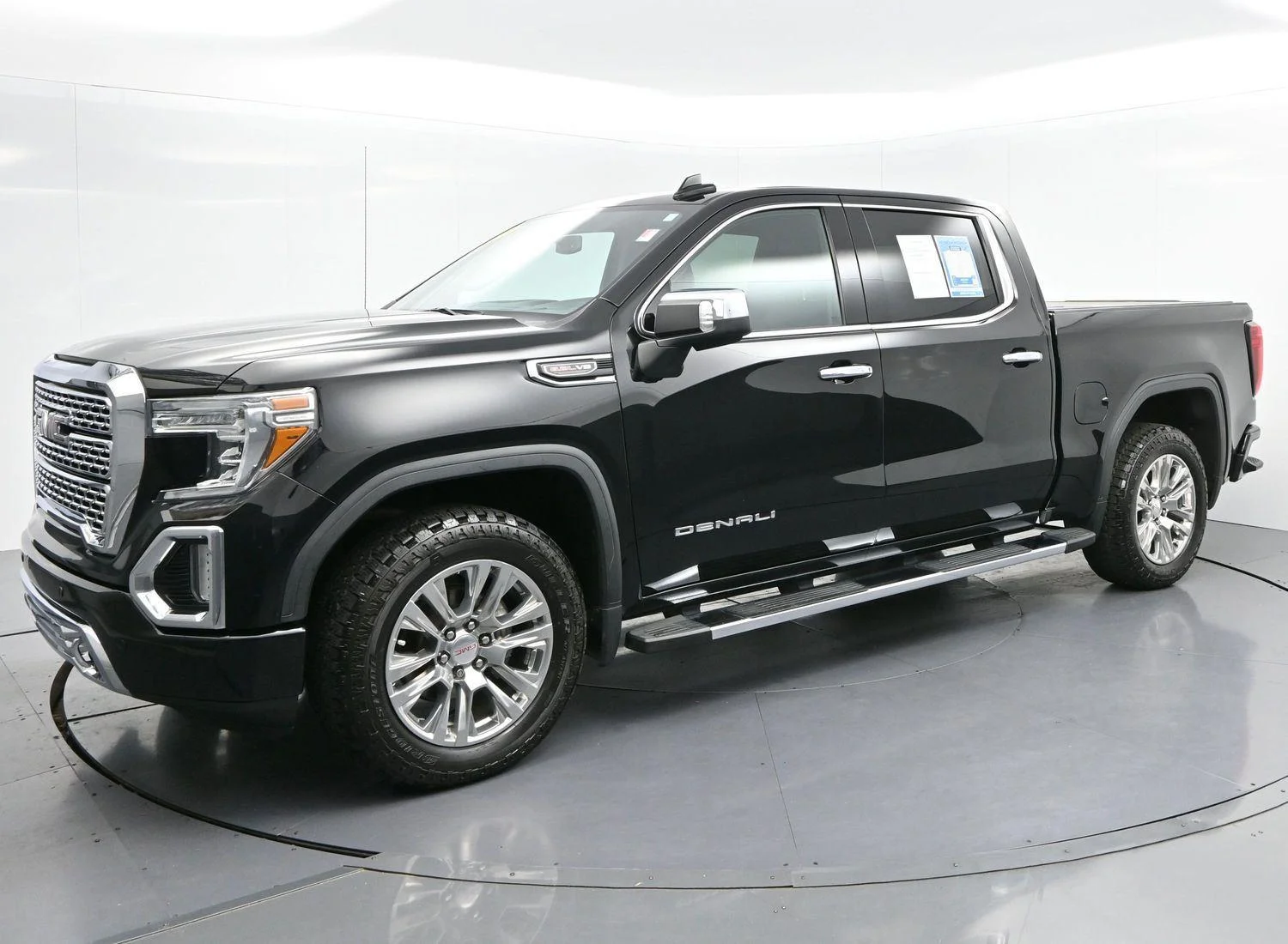 Used 2021 Onyx Black GMC Denali image 3