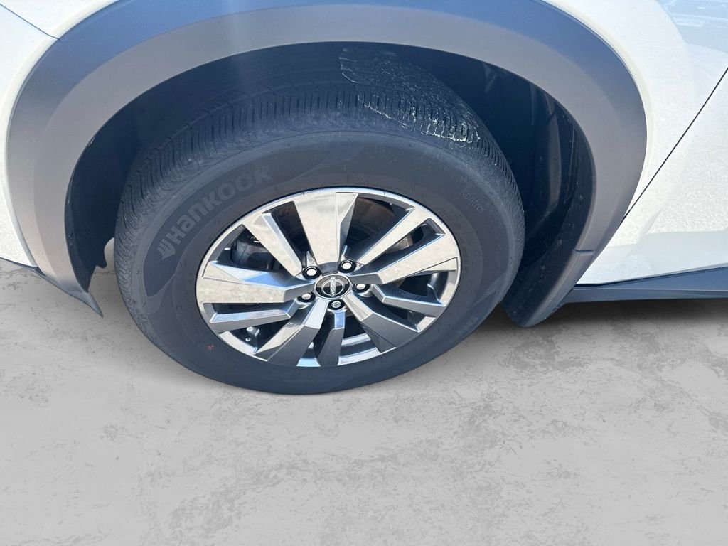 Used 2025 Silver Nissan S image 11