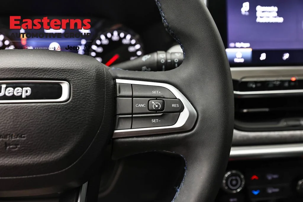 Certified Used 2022 Black Jeep Latitude image 16