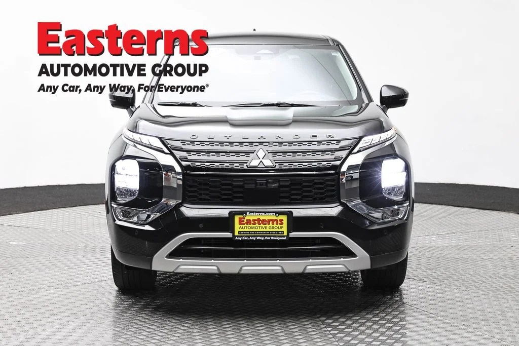 Used 2024 Black Mitsubishi SE image 2