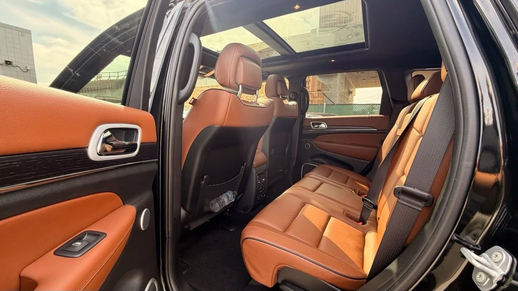 Used 2019 Black Jeep Summit image 8
