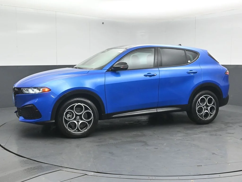 New 2026 Misano Blue Metallic Exterior Paint Alfa Romeo Base image 4