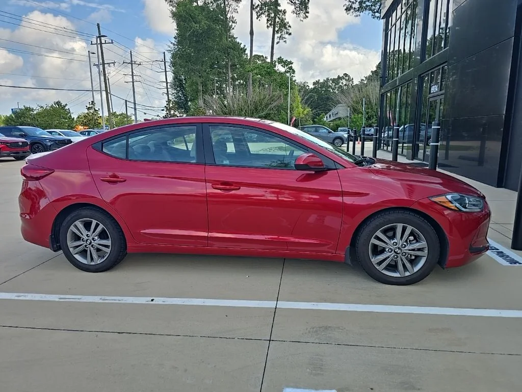 Used 2017 Red Hyundai SE image 2