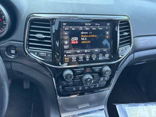 Used 2022 White Jeep Laredo X image 19