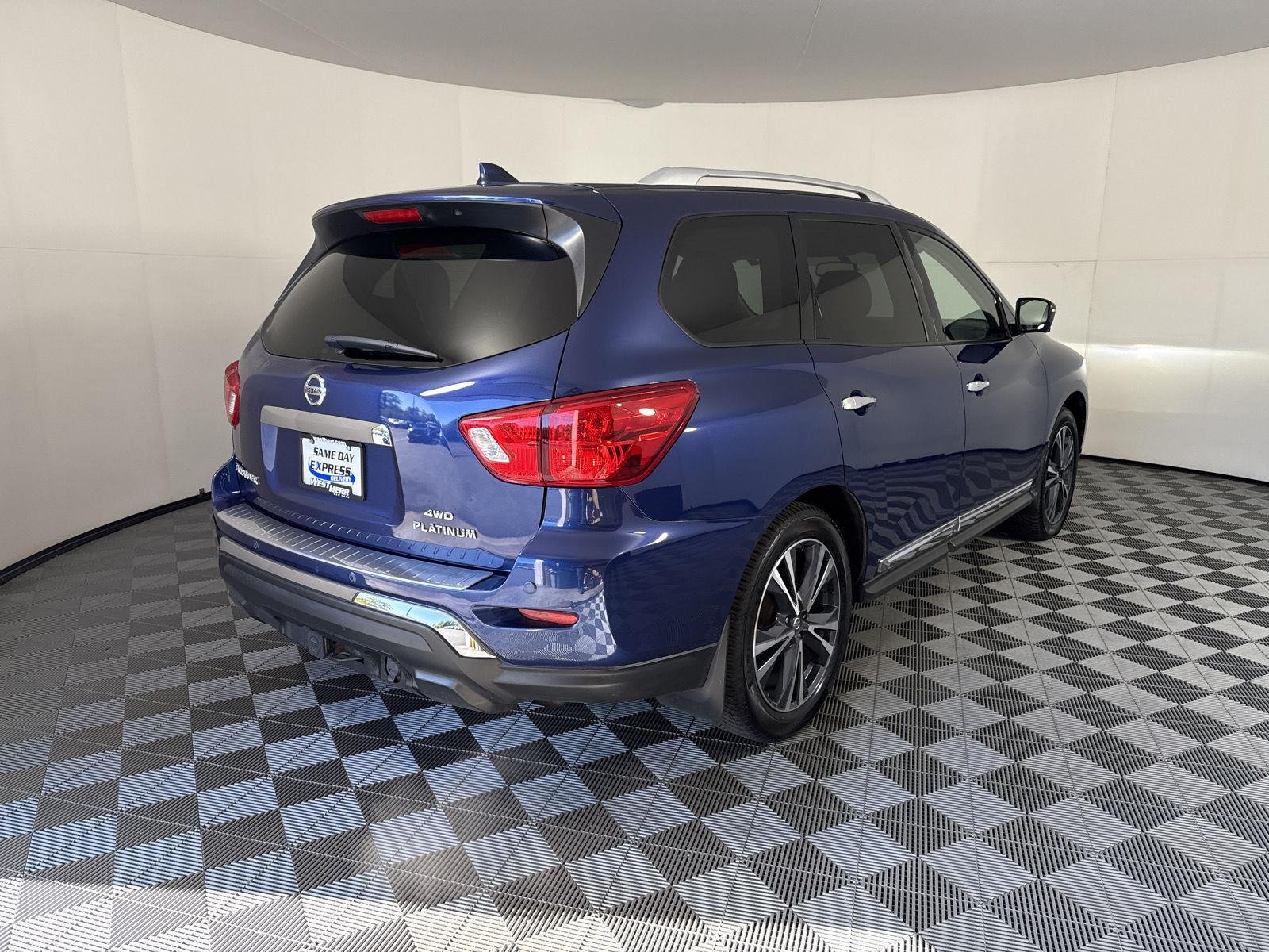 Used 2019 Caspian Blue Metallic Nissan Platinum image 9