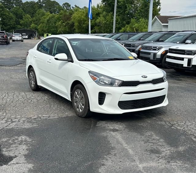 Used 2020 White Kia S image 1