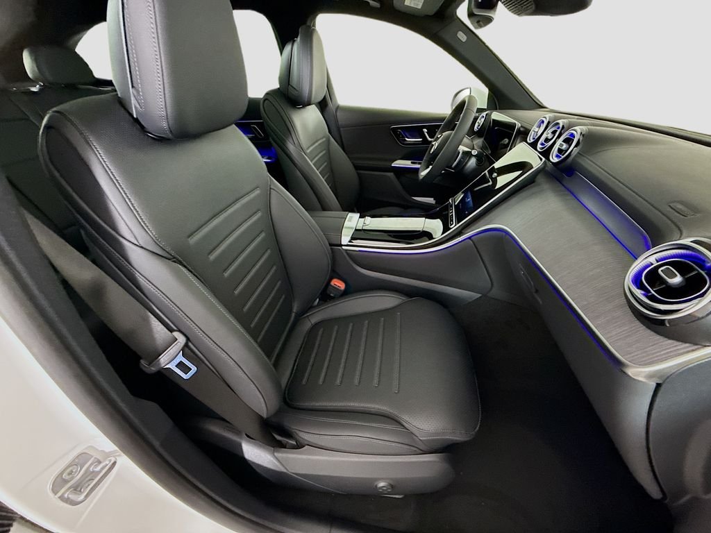 New 2026 Polar White Mercedes-Benz GLC 300 image 29