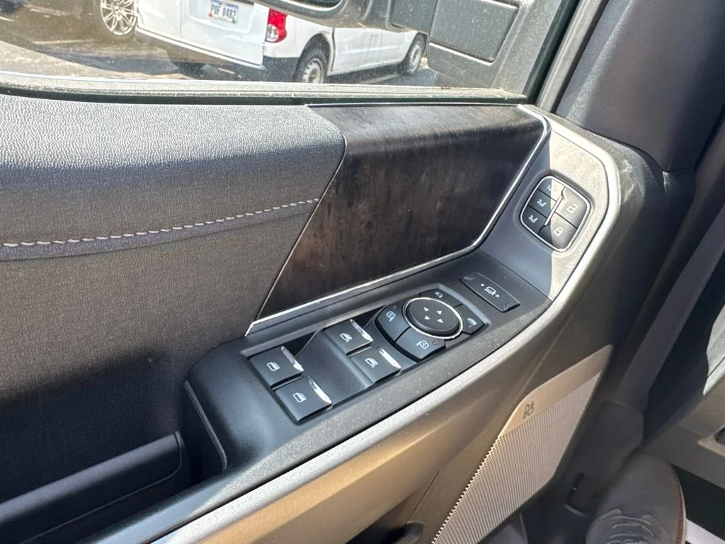 Used 2025 White Ford Lariat image 30