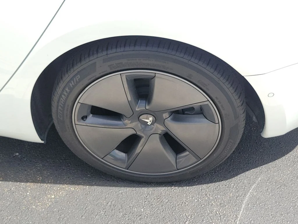 Used 2021 White Tesla Standard Range Plus image 6