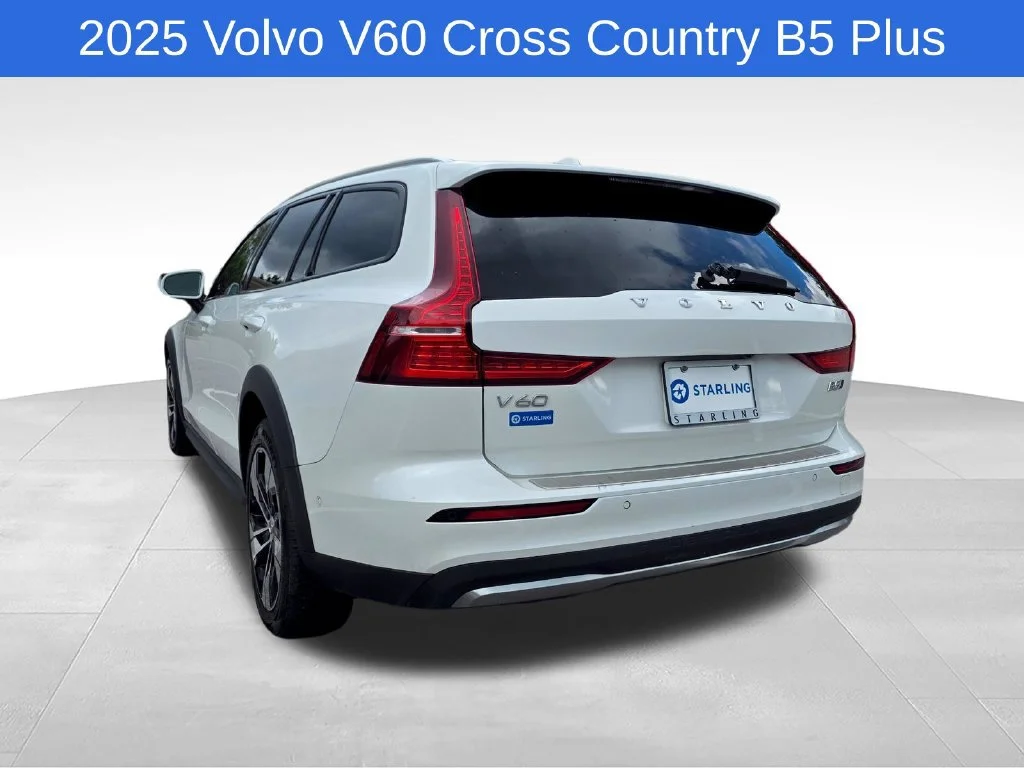 Used 2025  Volvo Plus image 7