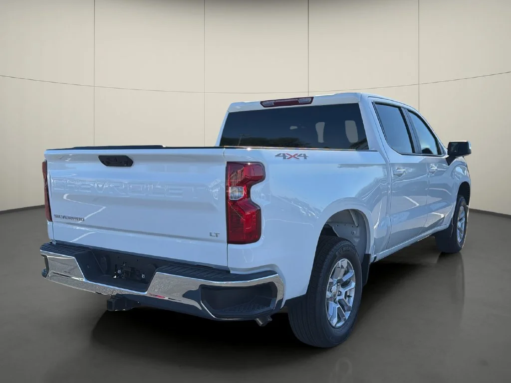 New 2026 Summit White Chevrolet LT (2FL) image 7