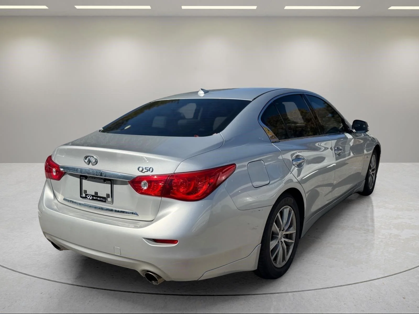 Used 2015 Liquid Platinum INFINITI Premium image 15
