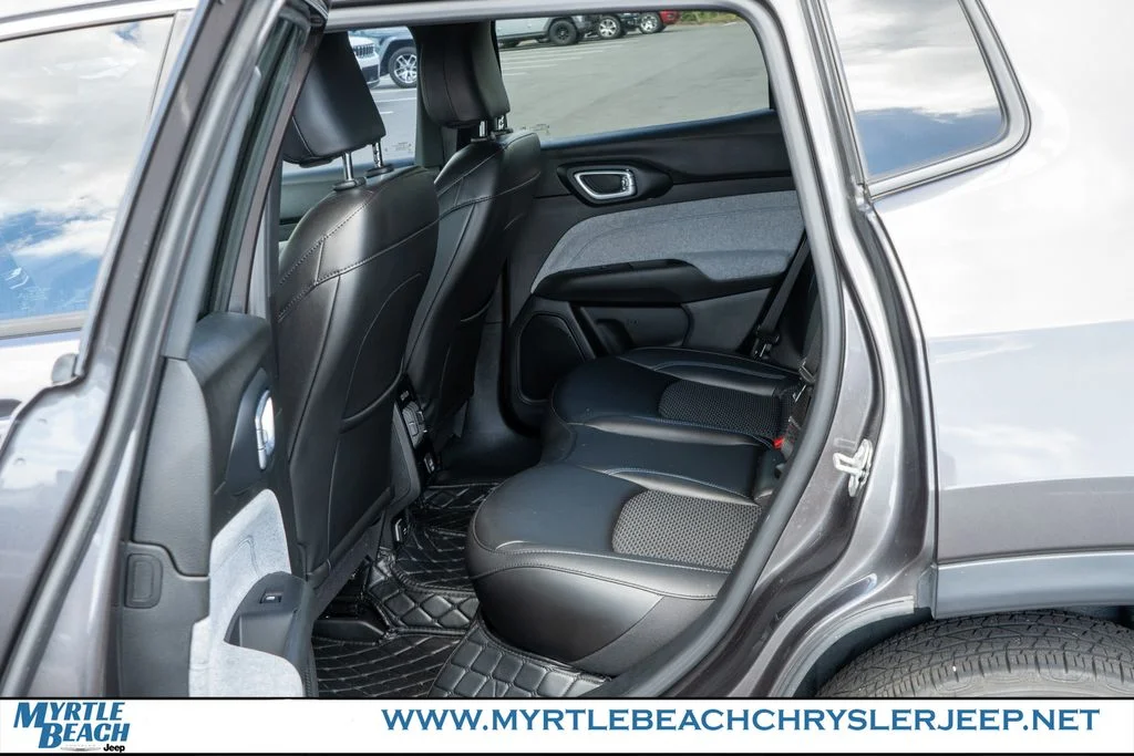 Used 2023 Crystal Metallic Jeep Latitude image 13