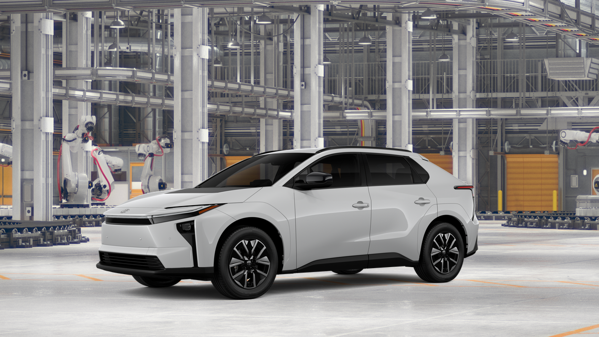 New 2027 Wind Chill Pearl Toyota XLE image 2