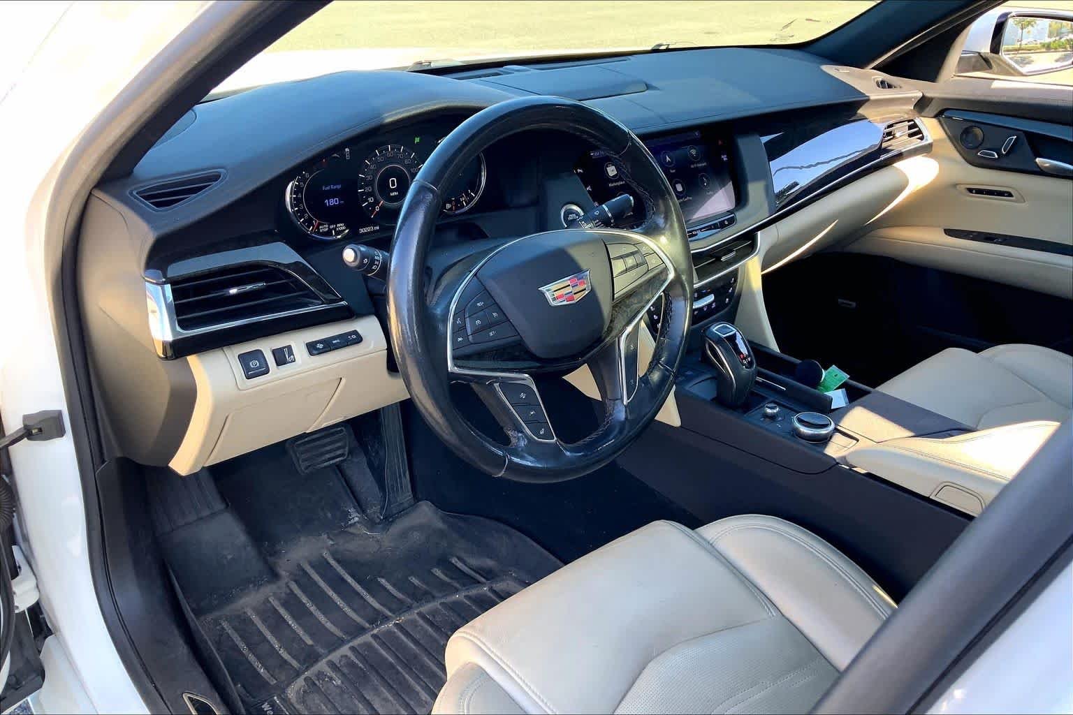 Used 2019 Crystal White Tricoat Cadillac Premium Luxury AWD image 18