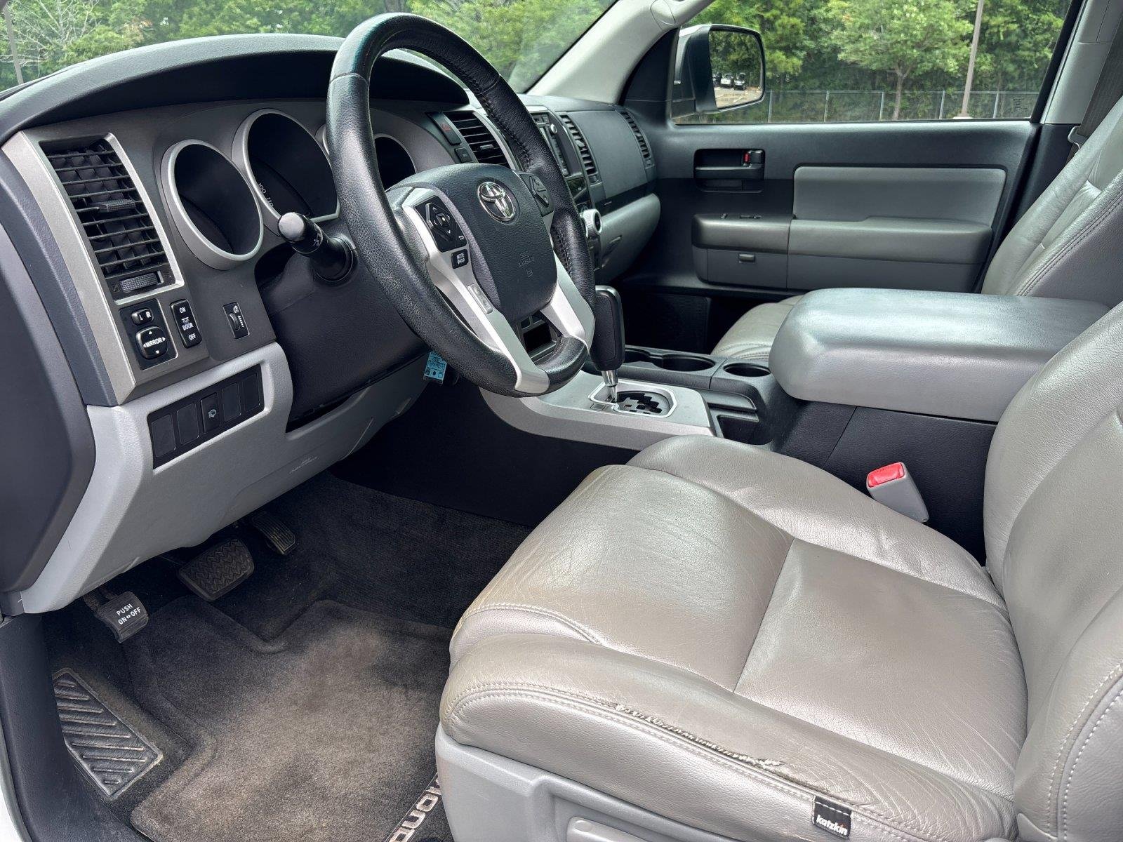 Used 2016 Super White Toyota SR5 image 14