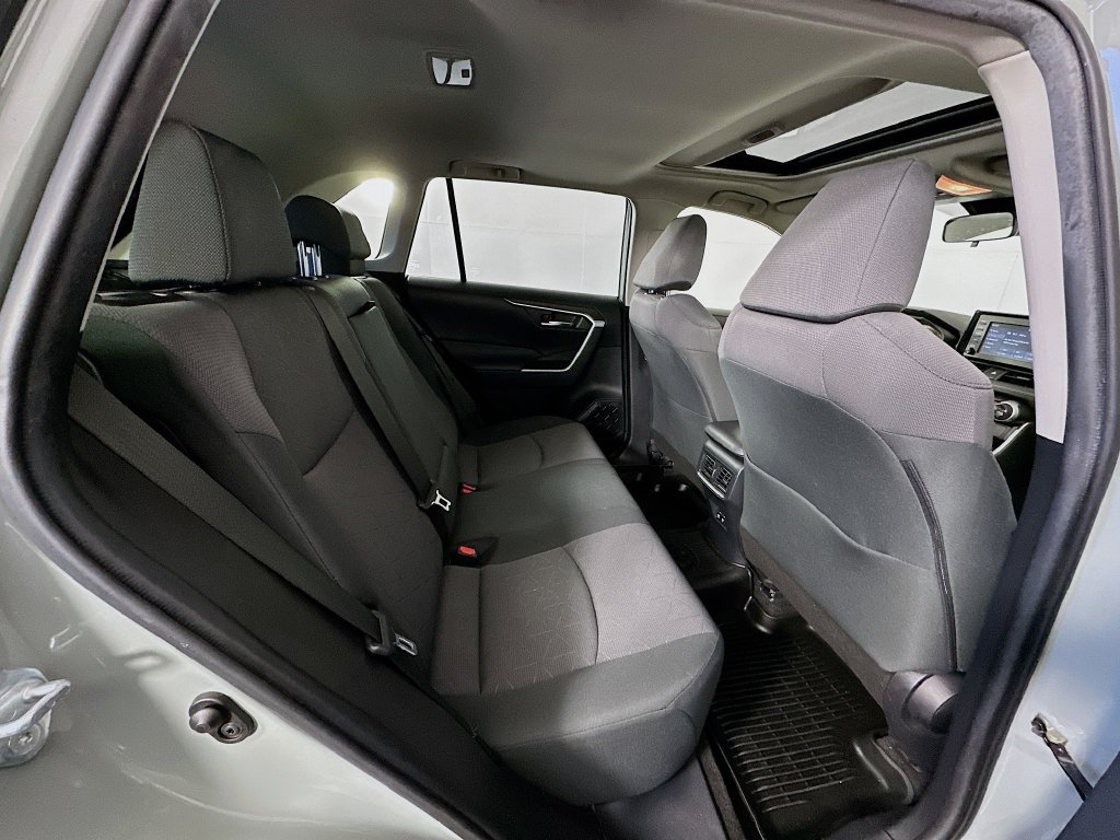 Used 2019  Toyota XLE image 27