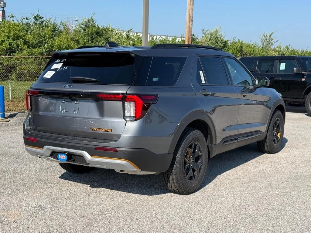 New 2026 Carbonized Gray Metallic Ford Tremor® image 3