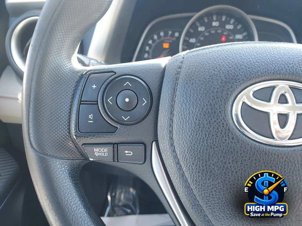 Used 2013 Silver Toyota LE image 17