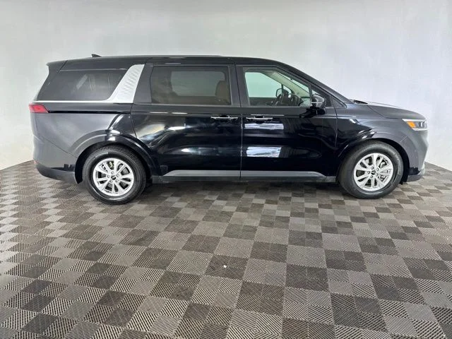 Used 2023 Black Kia LX Seat Package image 6