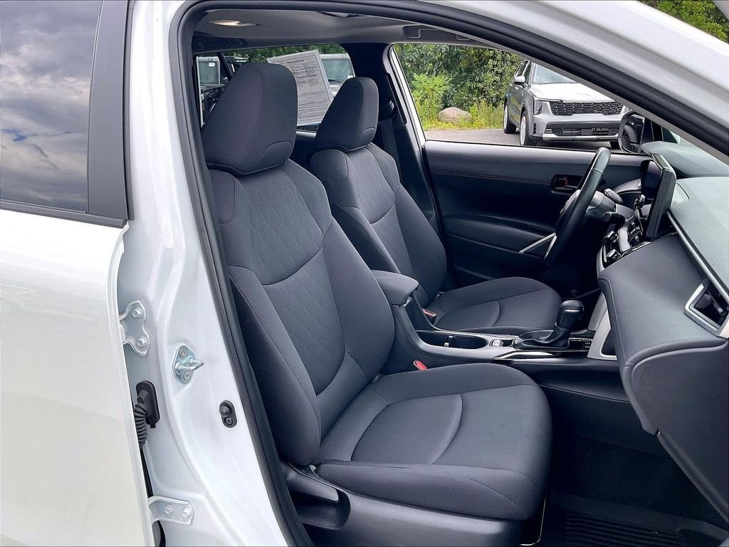 Used 2024 Wind Chill Pearl Toyota LE image 10
