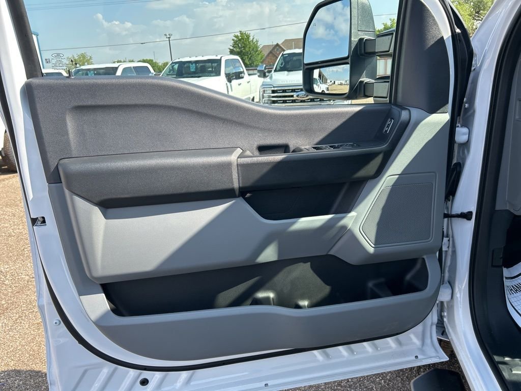 New 2026 Oxford White Ford XL image 12