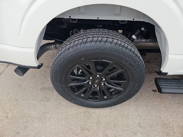 New 2025 Star White Metallic Tri-Coat Ford Platinum® image 40