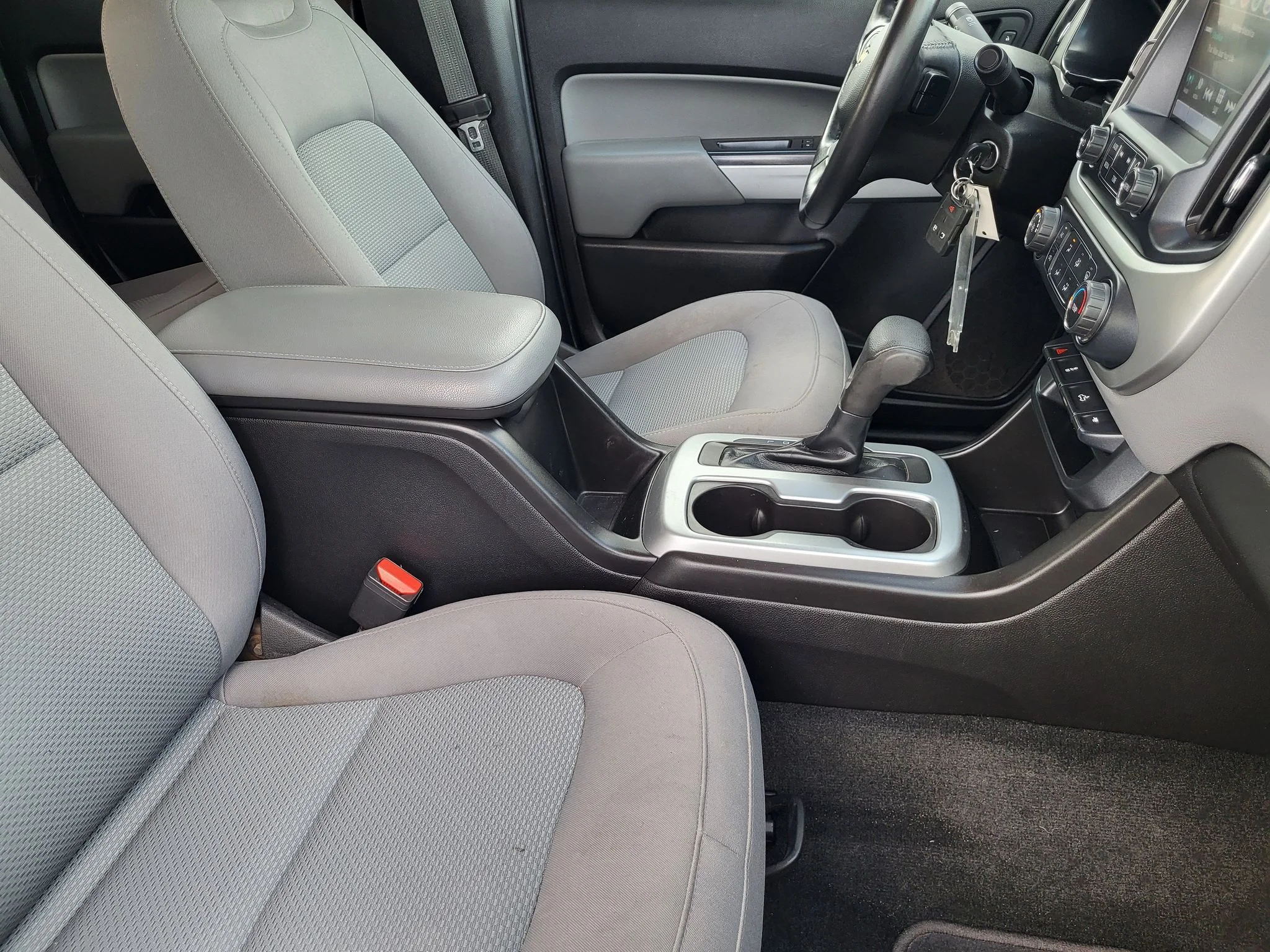 Used 2018 GRAPHITE METALLIC Chevrolet 4WD LT image 11