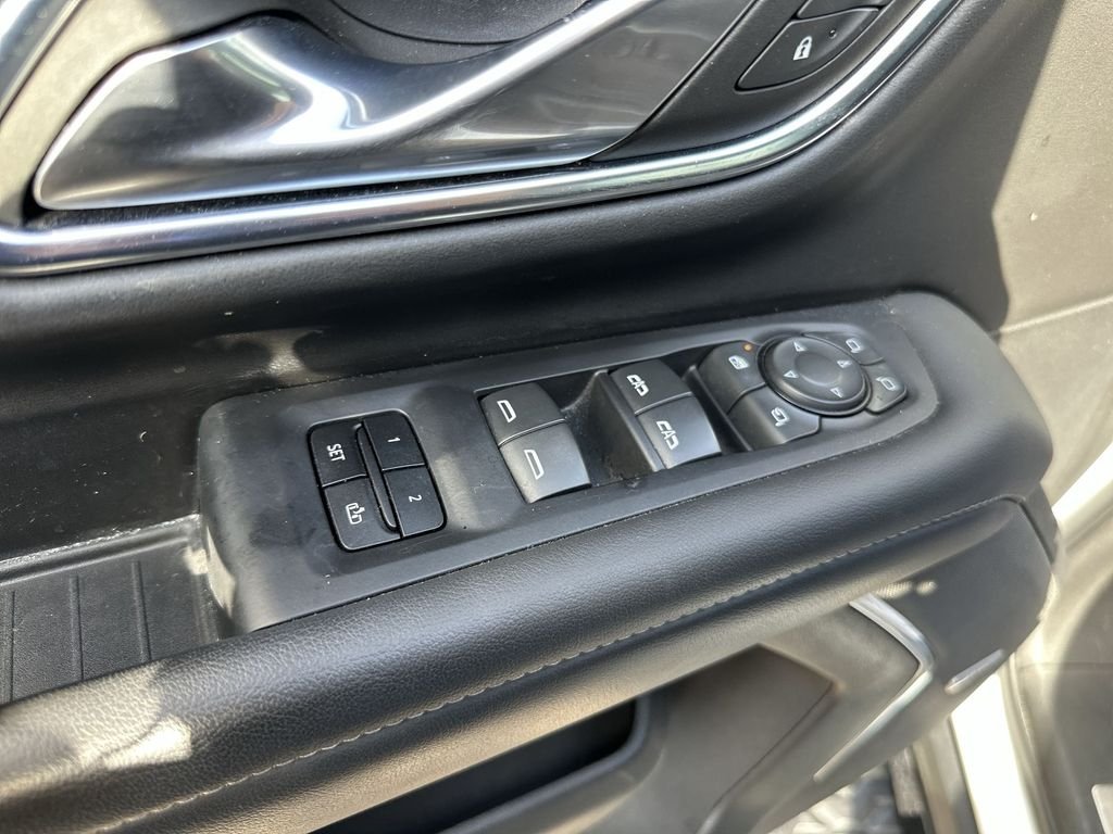Used 2023 White Chevrolet Z71 image 13