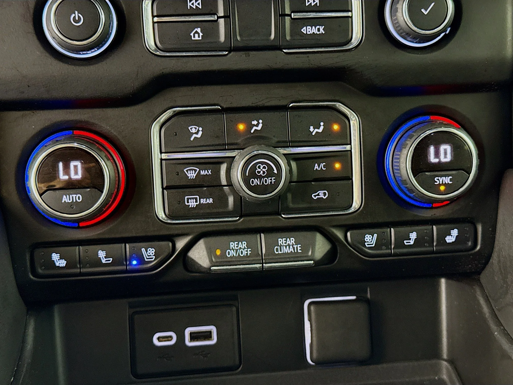 Used 2021 Shadow Gray Metallic Chevrolet High Country image 18