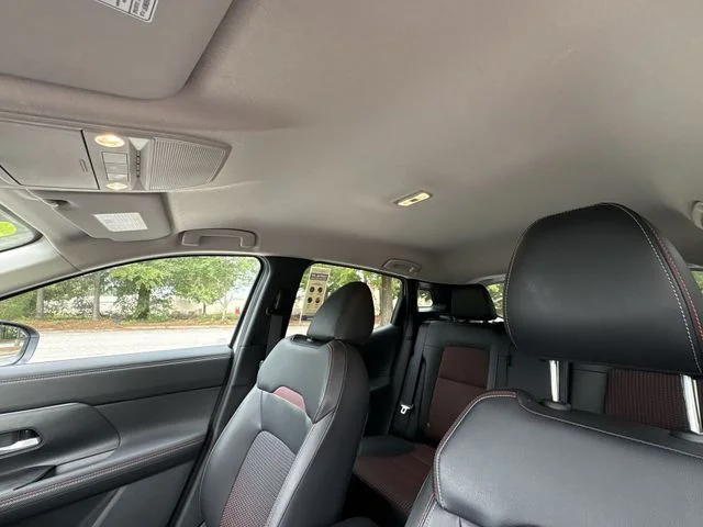 Used 2025 White Nissan SR image 22