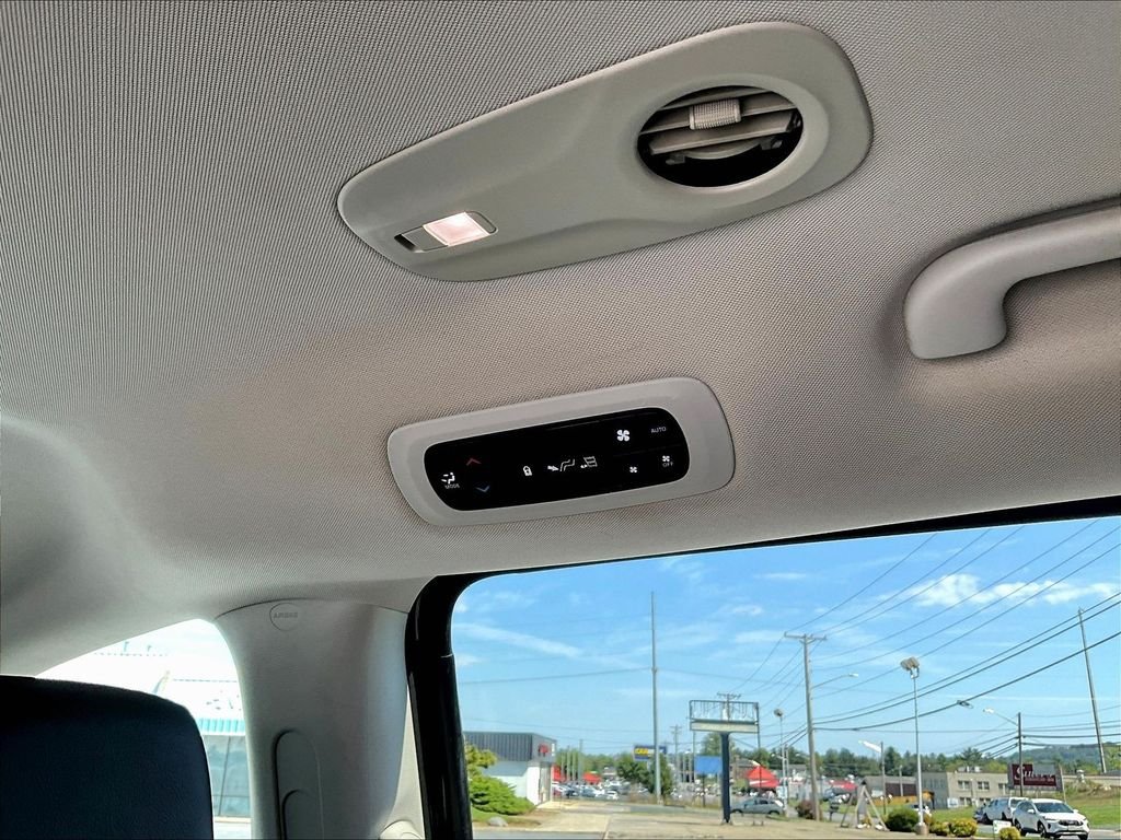 Used 2020 Black Chrysler Touring L image 12