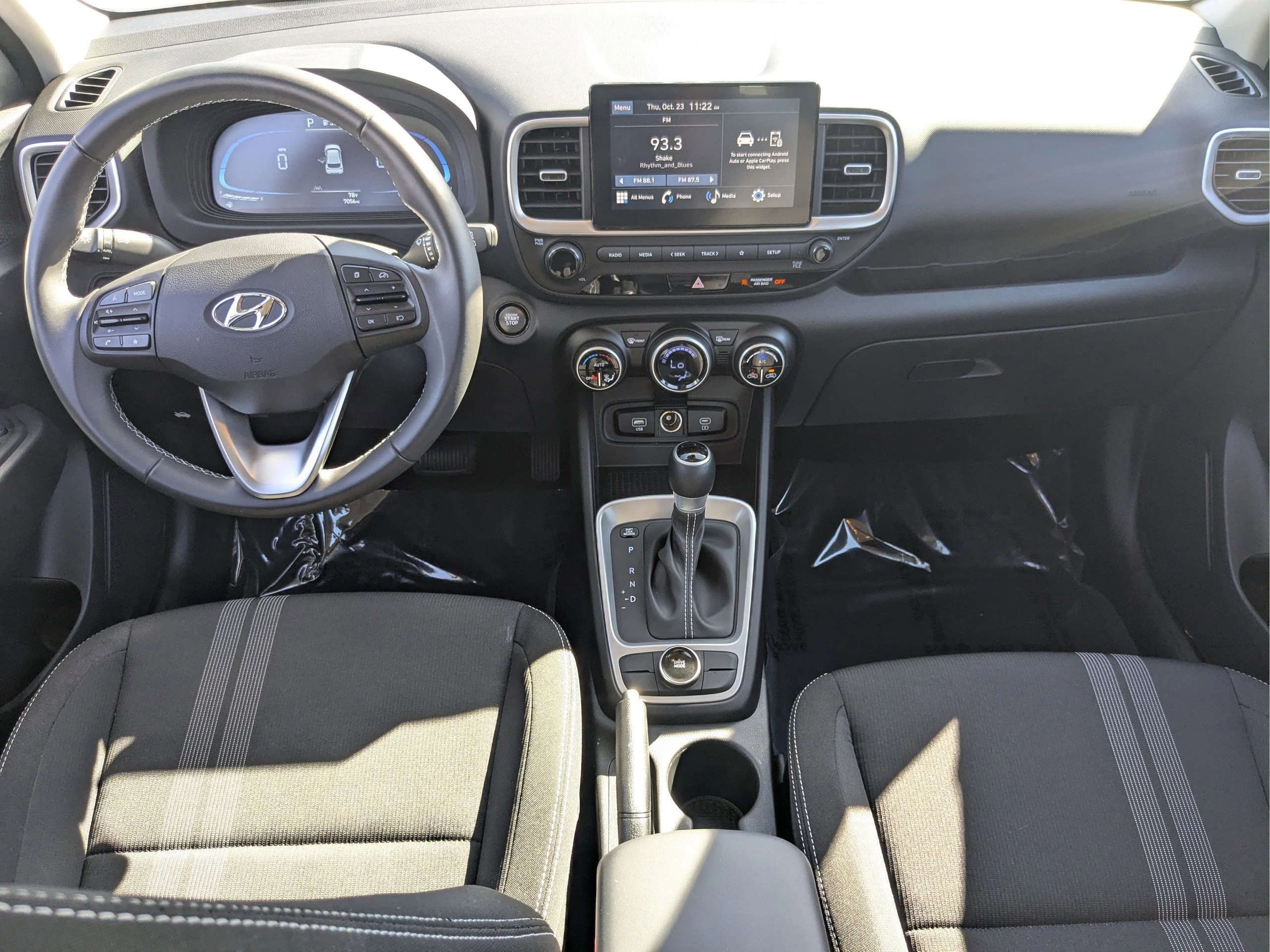 Used 2025 Lunar White Hyundai SEL image 14