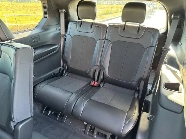 New 2027 High-Gloss Black Paint Jeep Laredo Altitude image 23
