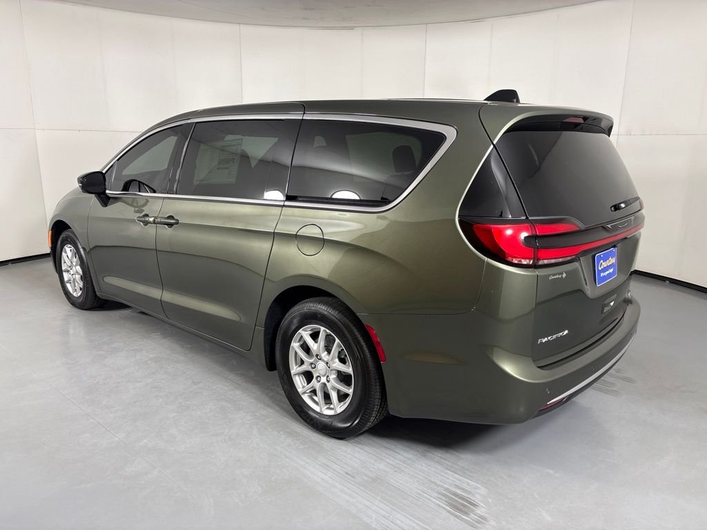 New 2027 Olive Green Pearl-Coat Exterior Paint Chrysler Select image 6