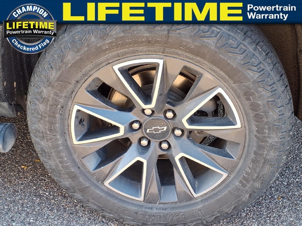 Used 2023 Black Chevrolet Z71 image 9