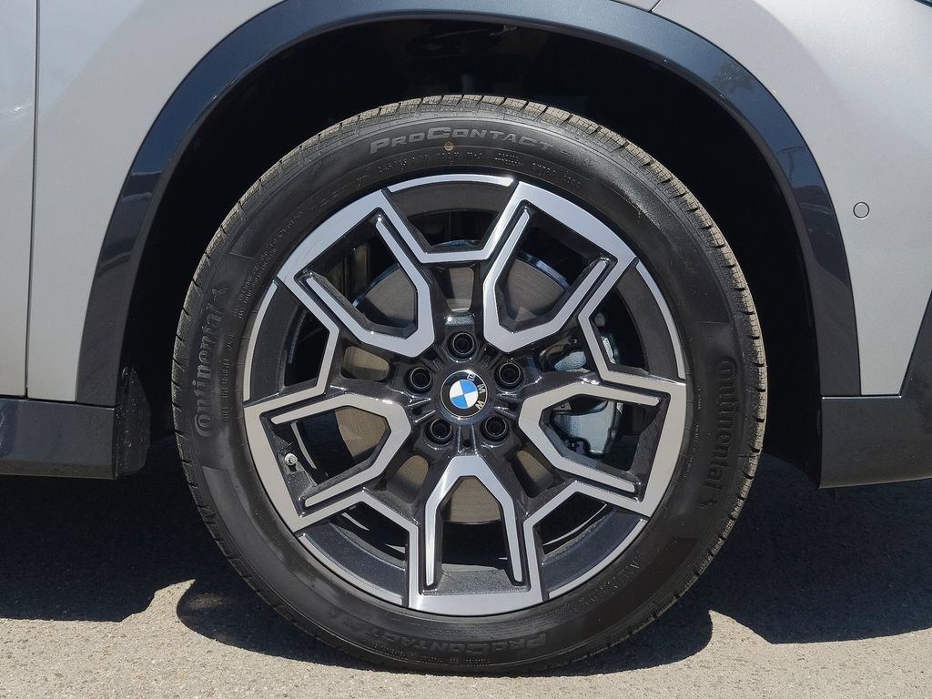 New 2026 Space Silver Metallic BMW xDrive28i image 7
