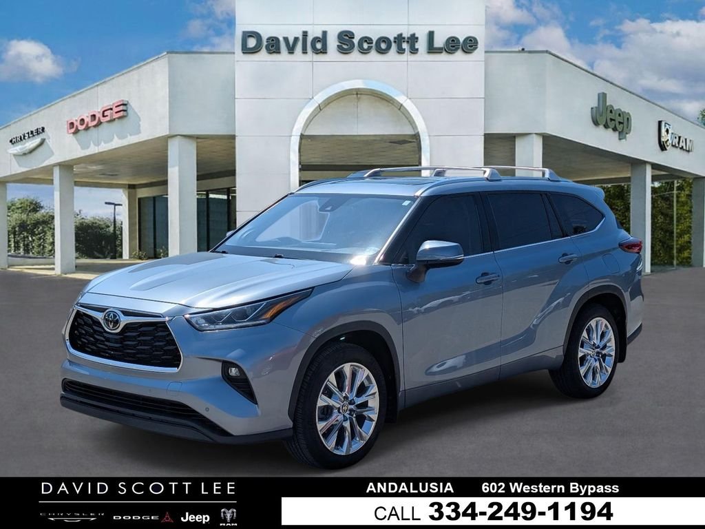 Used 2023  Toyota Limited image 1