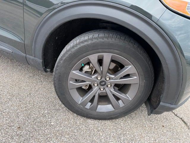 Used 2023 Green Metallic Ford XLT image 16