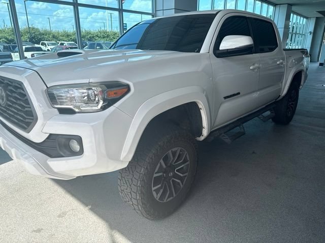Used 2020 Super White Toyota SR5 image 3