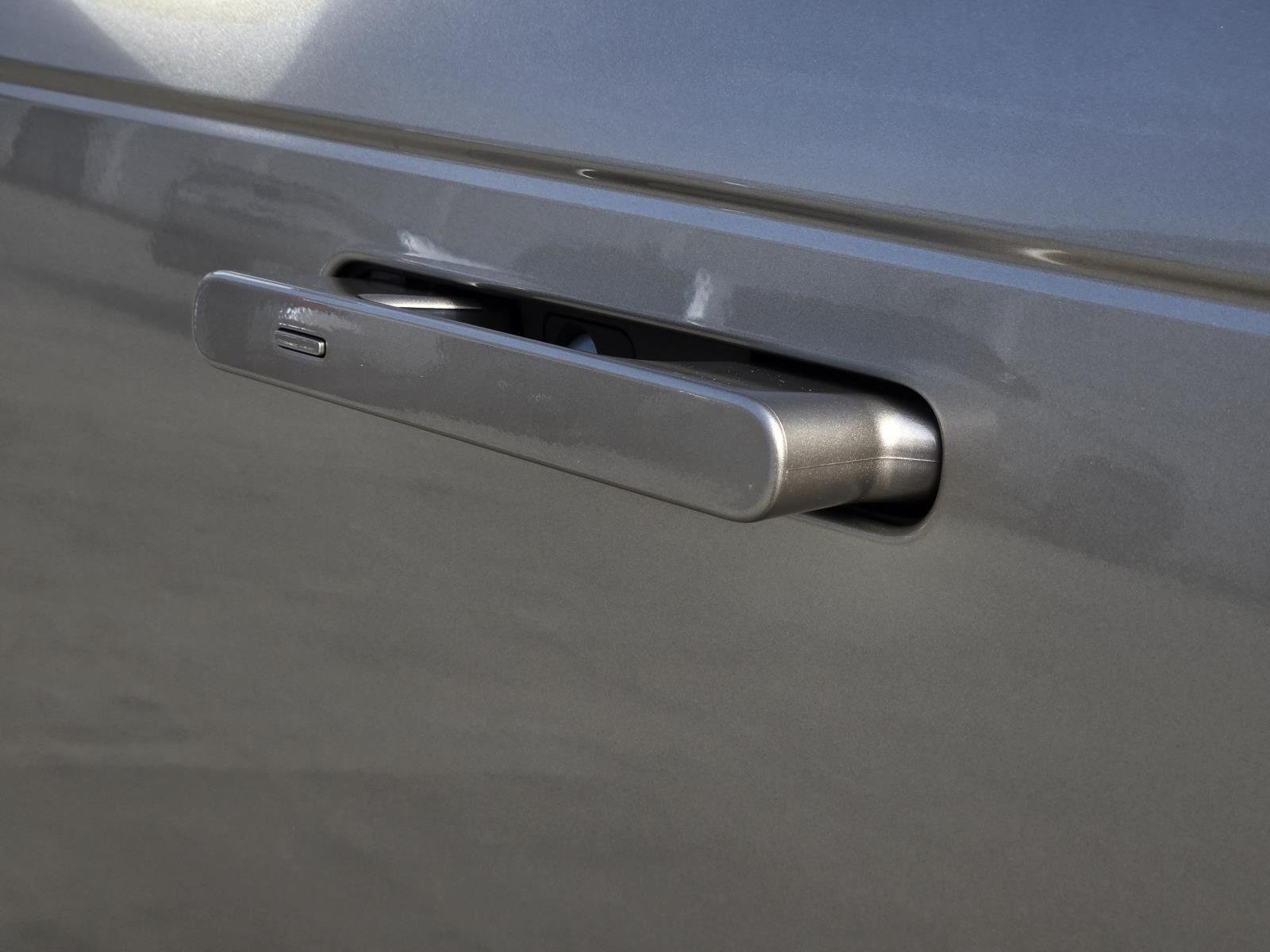 New 2026 Batumi Gold LAND ROVER SE PHEV image 15