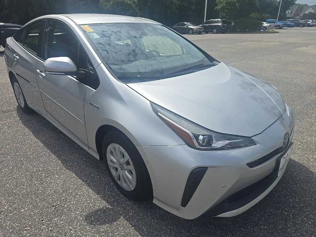 Used 2019 Silver Toyota LE image 3