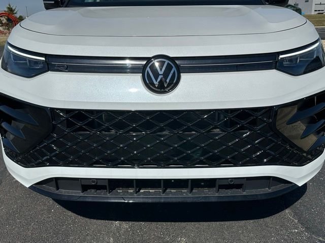 New 2026 Opal White W/Deep Black Roof Volkswagen 2.0T SE R-Line Black image 8