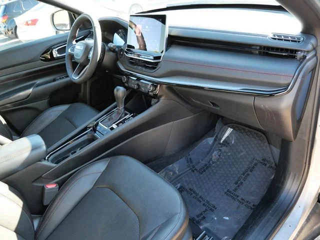 Used 2025 Silver Jeep Trailhawk image 7