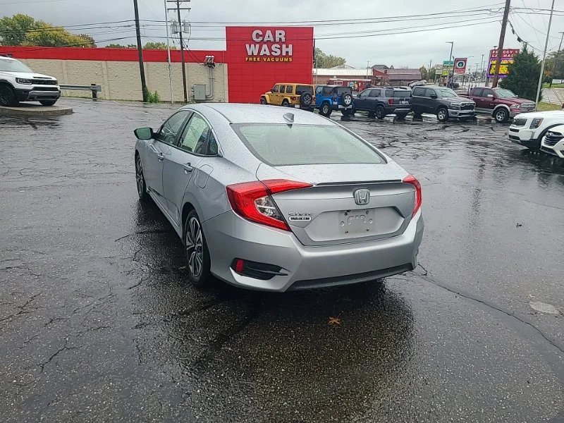 Used 2018  Honda EX-T image 4