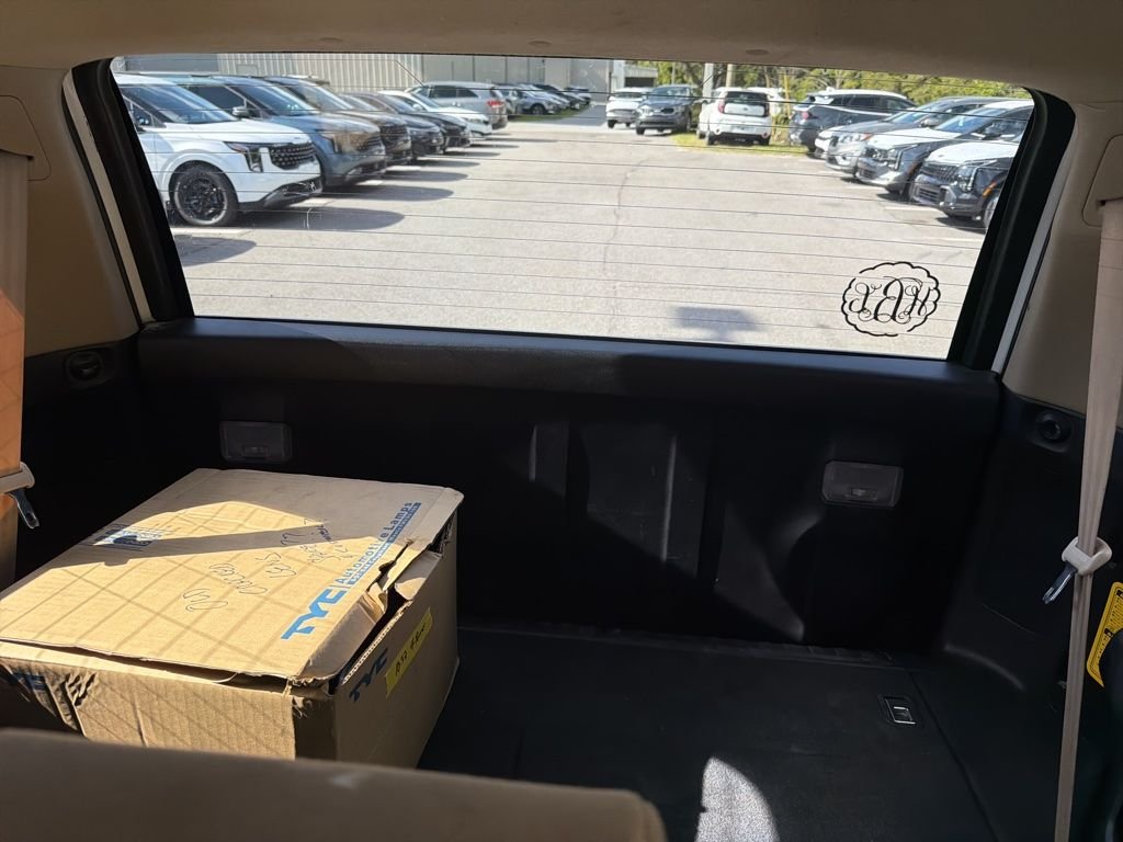 Used 2016 White Toyota SR5 image 22
